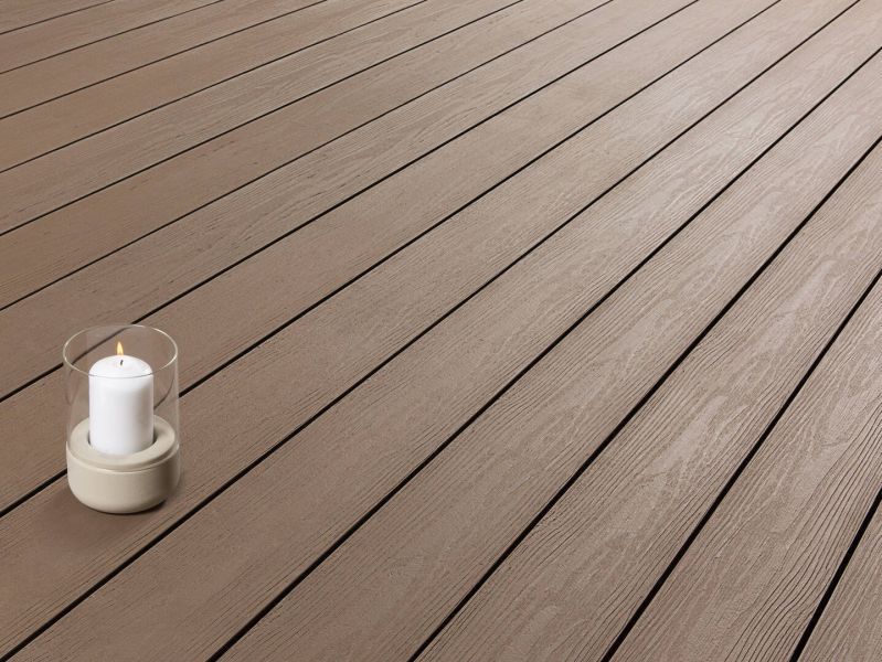 Terradura Kombiprofil - Massivprofil, 1-seitig strukturiert, 1-seitig 7 V-Fugen, Walnuss