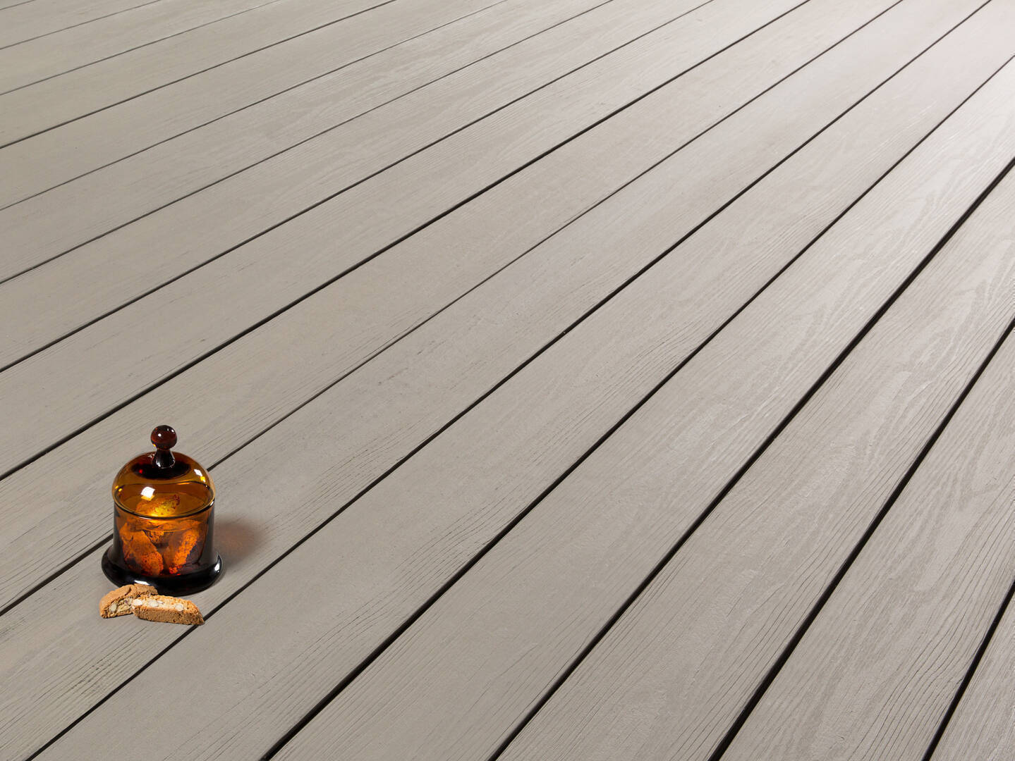 T09.024-terradura-terrassendielen-steingrau-mit-deko-strukturiert.jpg